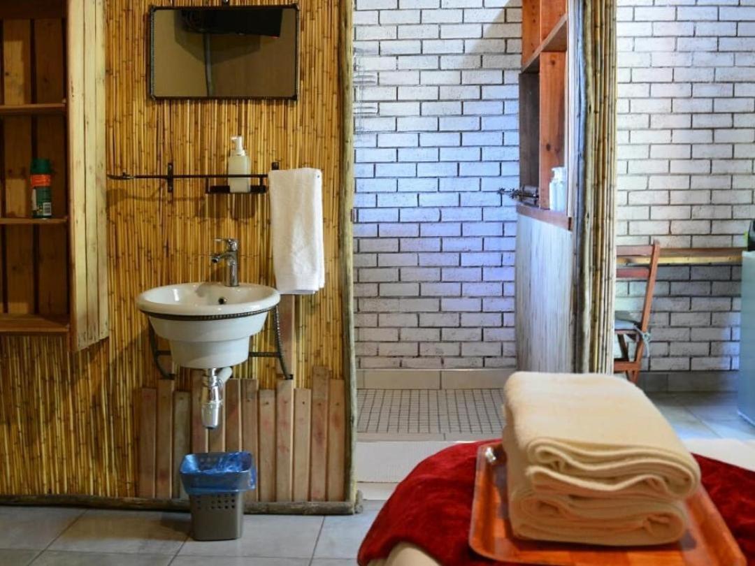 Nxabii Cottages Kasane Room photo